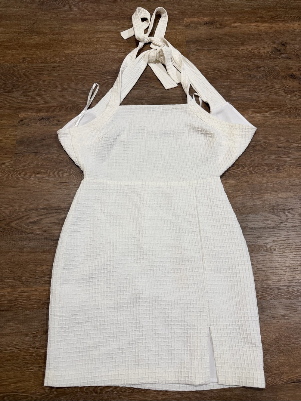 BCBGeneration Women’s Textured Halter Tie Back Dress, Optic White, Size 8, NWT - Picture 4 of 12